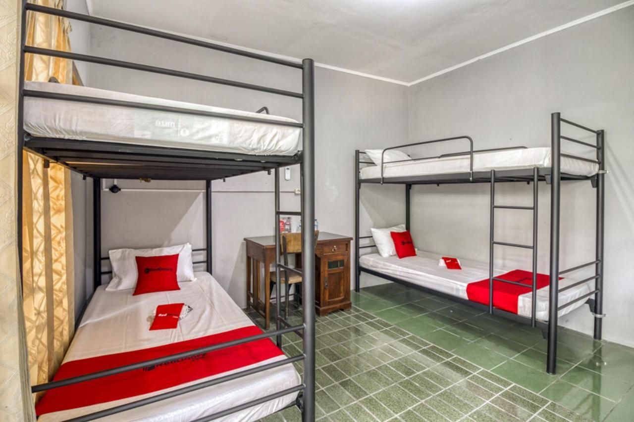 Reddoorz Hostel Near Adisucipto Airport Yogyakarta Kalasan Exterior photo